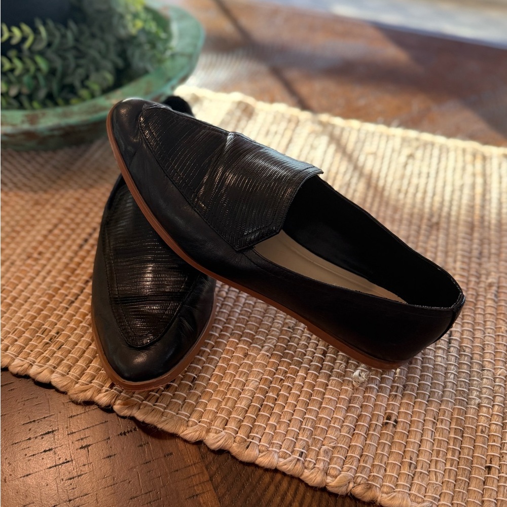 Vince Camuto Women’s Black Leather Loafers (size 7.5)